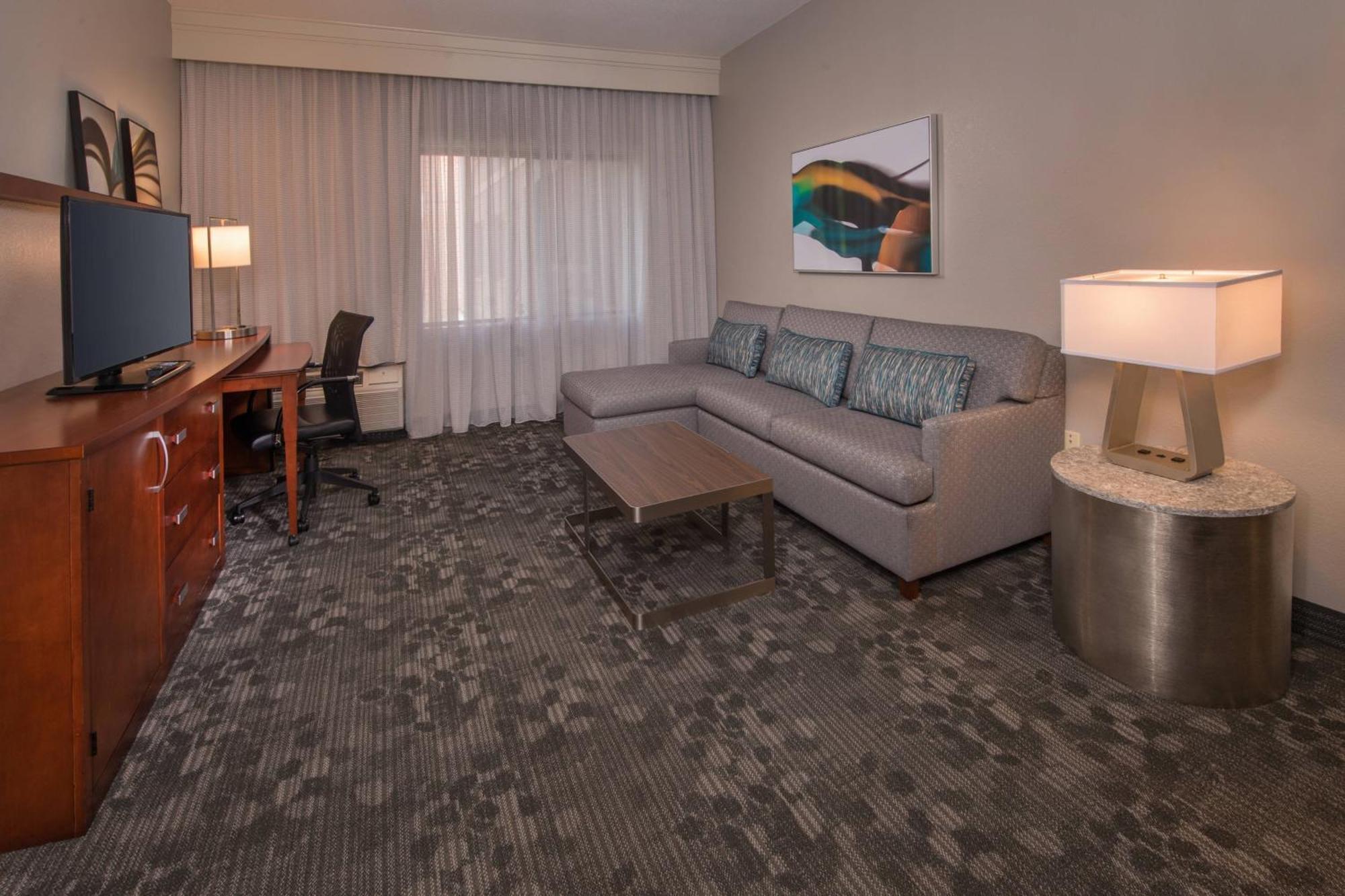 Готель Courtyard By Marriott Dulles Town Center Стерлінґ Екстер'єр фото