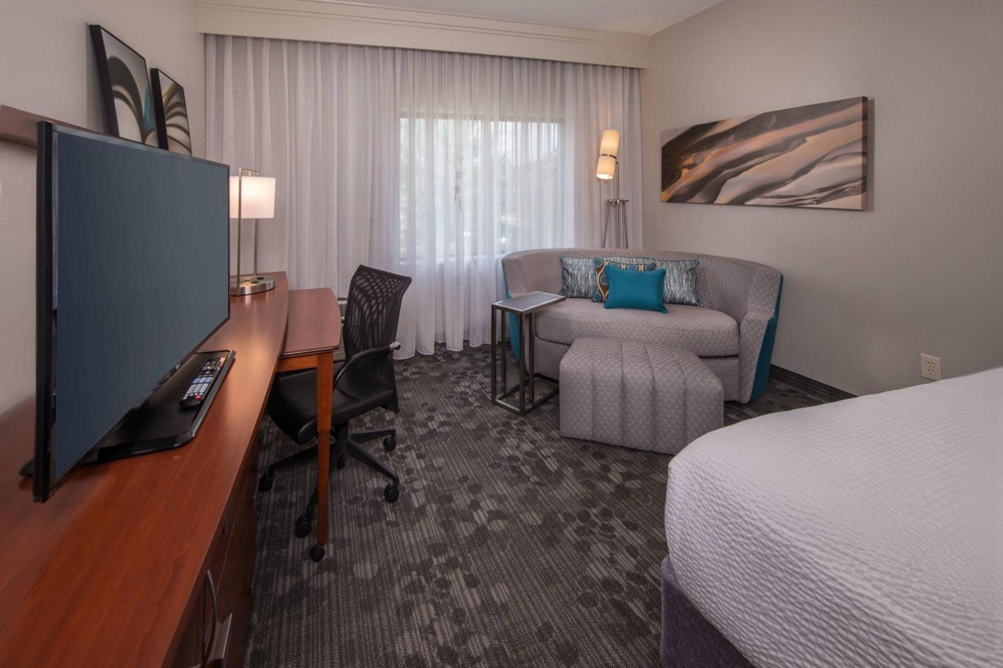 Готель Courtyard By Marriott Dulles Town Center Стерлінґ Екстер'єр фото